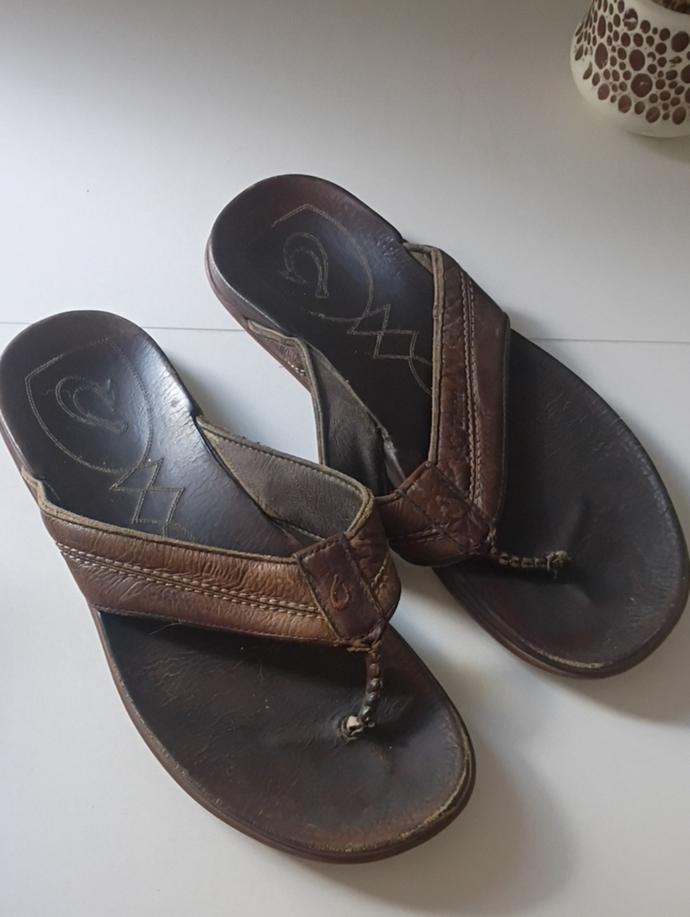 OluKai Men's Mea Ola Leather Flip-Flop Sandals  Size 13